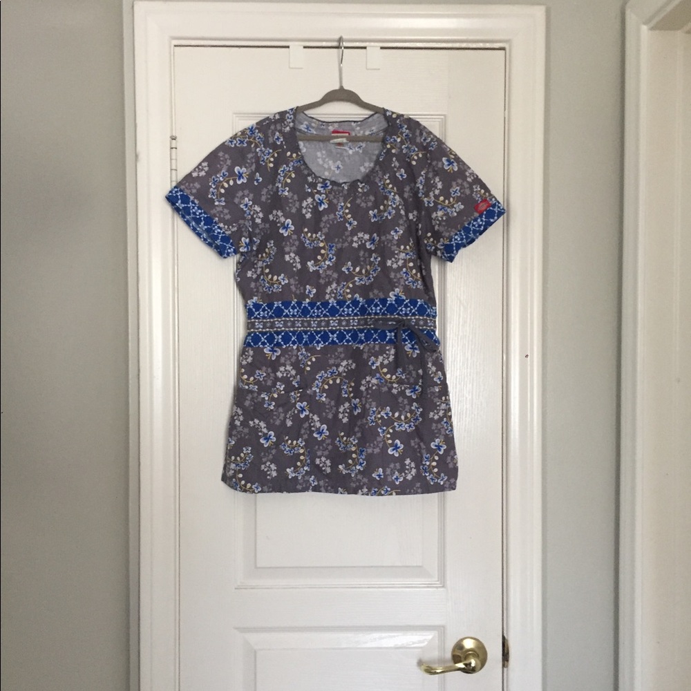 Dickies gray and blue flower scrub top size small
